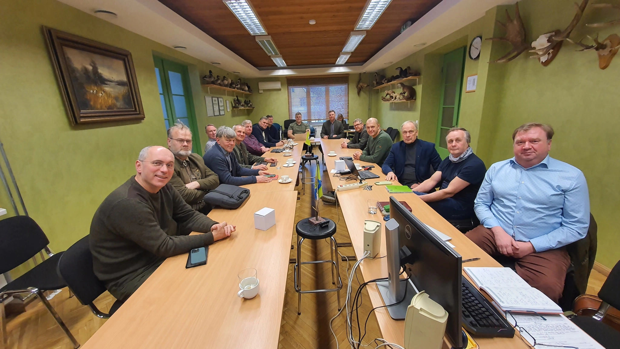 Juhatuse veebruarikuu koosolek toimus 13. veebruaril EJS-i majas ja veebis. Osales kokku 22 juhatuse liiget ja koosolekut juhatas president Margus Puust. Õnnitl